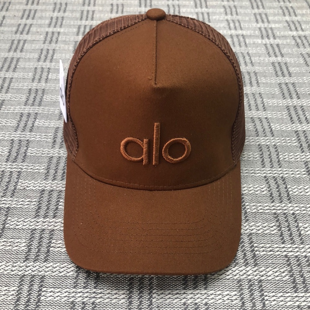 BEST NWT | ALO Yoga casual District Trucker Hat